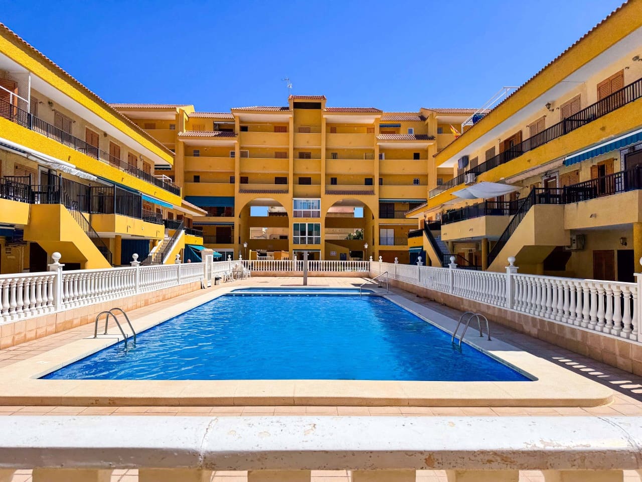 2 bedroom Townhouse for sale in Torrevieja with pool - € 198,000 (Ref: 9233158)