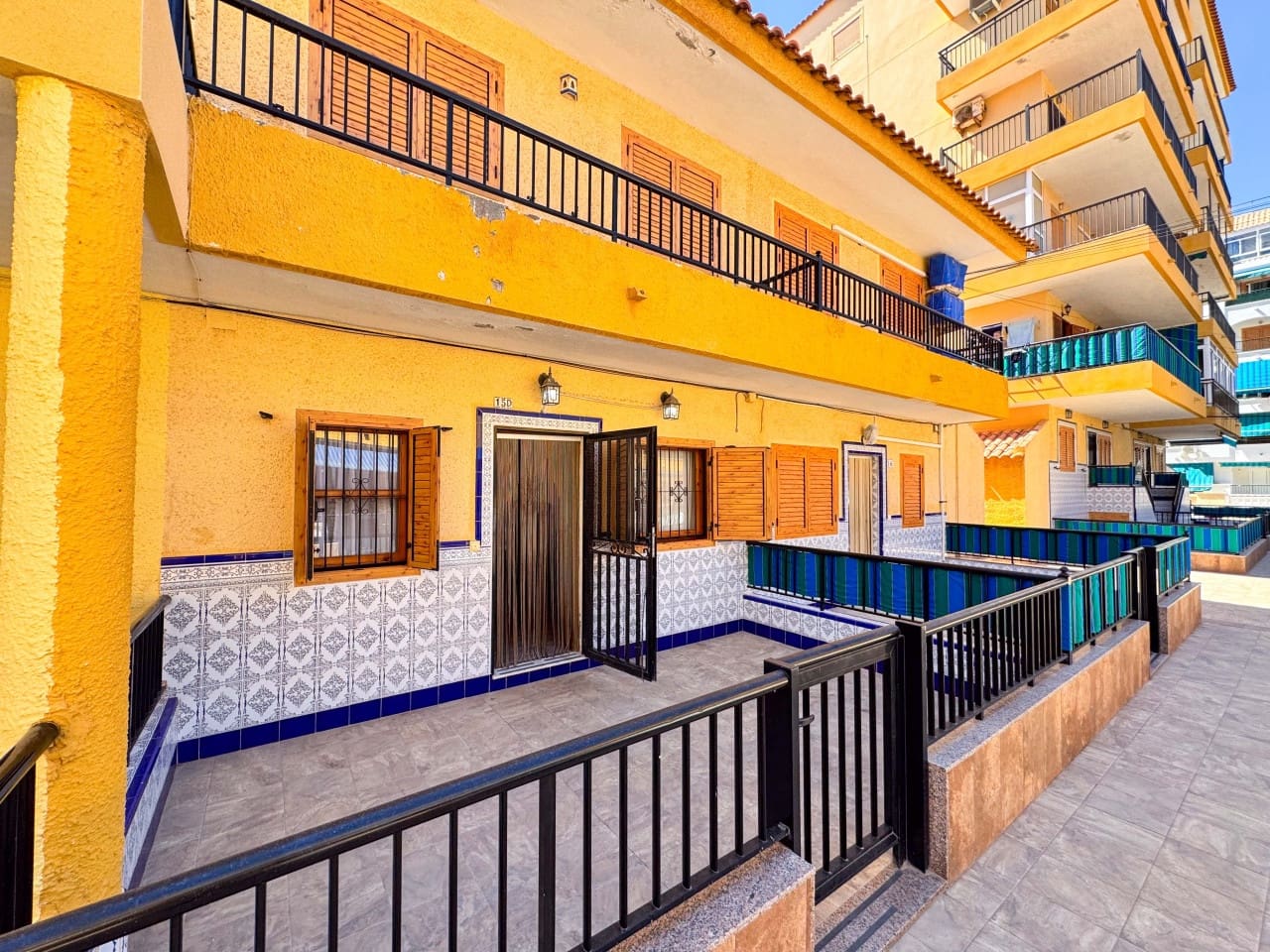 2 bedroom Townhouse for sale in Torrevieja with pool - € 198,000 (Ref: 9233158)