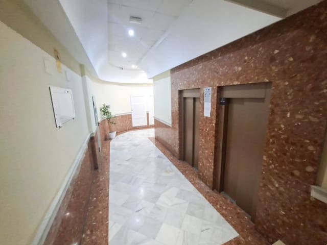 2 slaapkamer Appartement te koop in Centro, Torrevieja met zwembad garage - € 156.260 (Ref: 9233160)