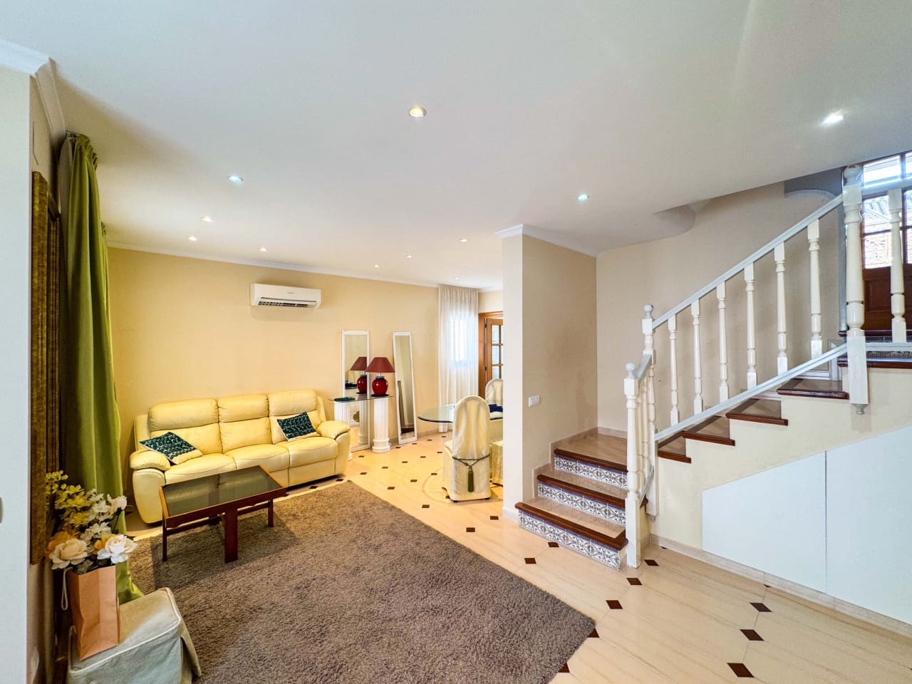 3 sypialnia Dom na sprzedaż w Torrevieja z garażem - 439 000 € (Ref: 9233161)