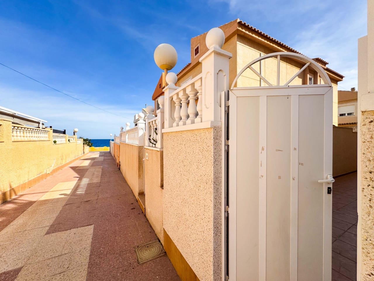 3 sypialnia Dom na sprzedaż w Torrevieja z garażem - 439 000 € (Ref: 9233161)