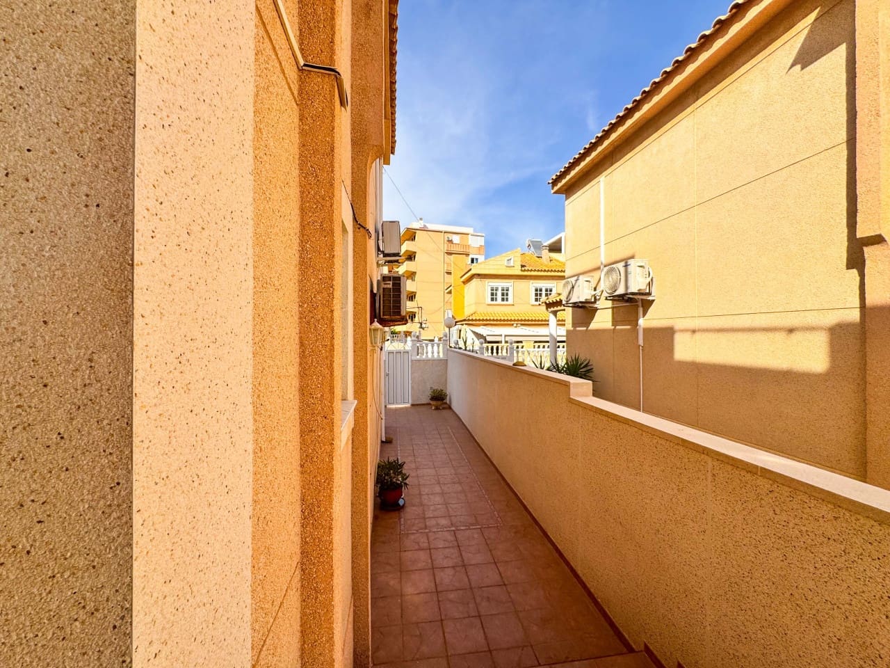 3 sypialnia Dom na sprzedaż w Torrevieja z garażem - 439 000 € (Ref: 9233161)