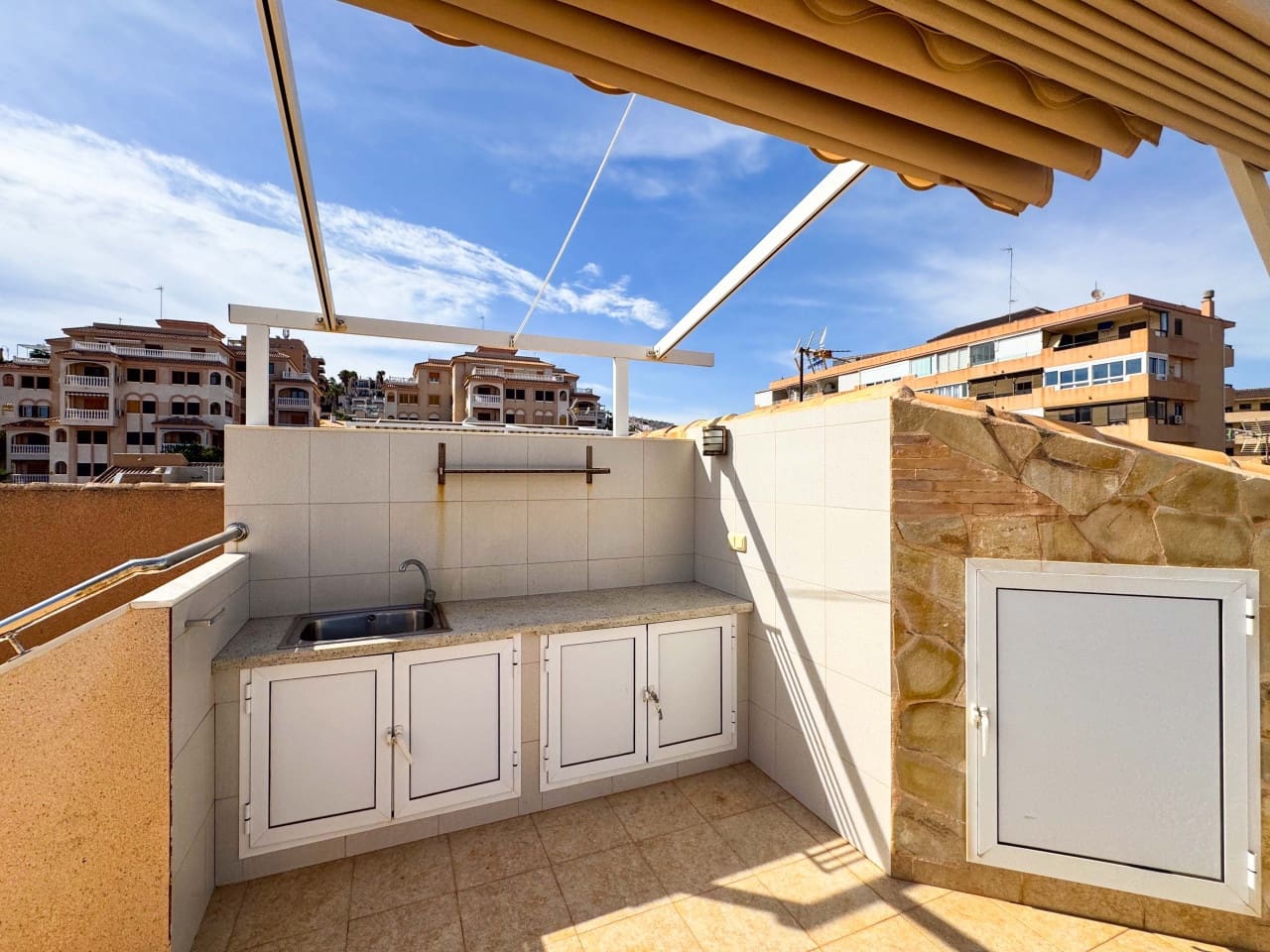 3 sypialnia Dom na sprzedaż w Torrevieja z garażem - 439 000 € (Ref: 9233161)