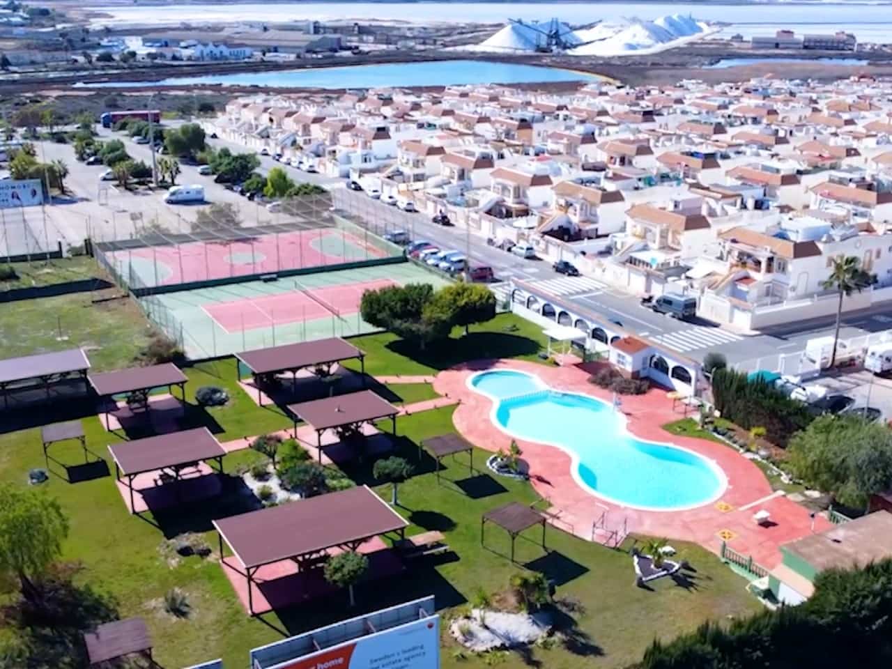 3 soverom Hus til salgs i Torrevieja med svømmebasseng garasje - € 215 000 (Ref: 9233165)