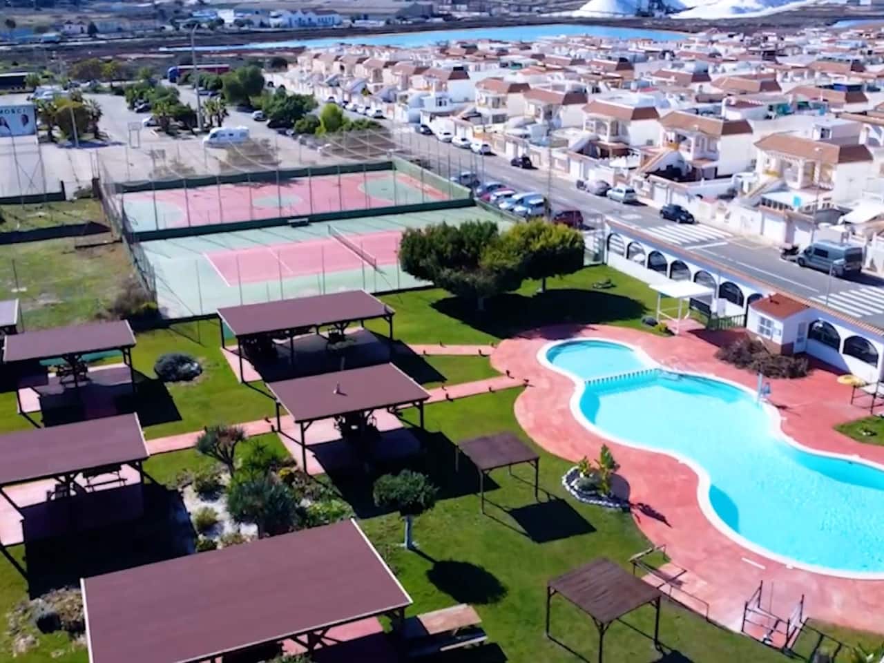 3 soverom Hus til salgs i Torrevieja med svømmebasseng garasje - € 215 000 (Ref: 9233165)