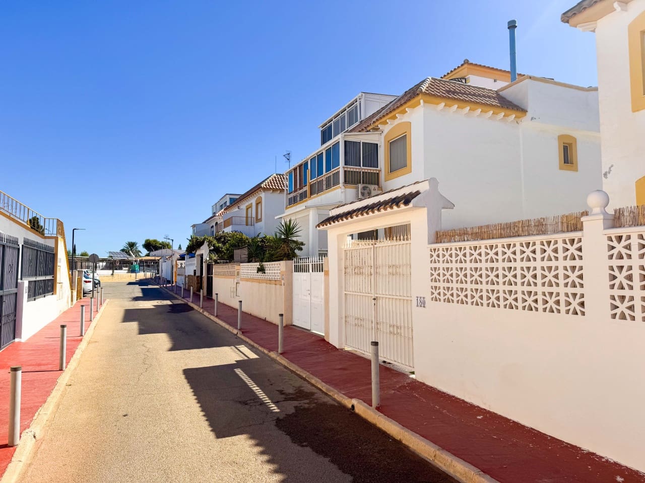 3 soverom Hus til salgs i Torrevieja med svømmebasseng garasje - € 215 000 (Ref: 9233165)