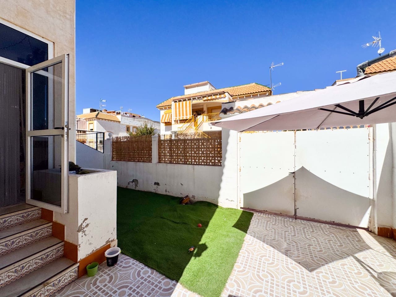 3 soverom Hus til salgs i Torrevieja med svømmebasseng garasje - € 215 000 (Ref: 9233165)