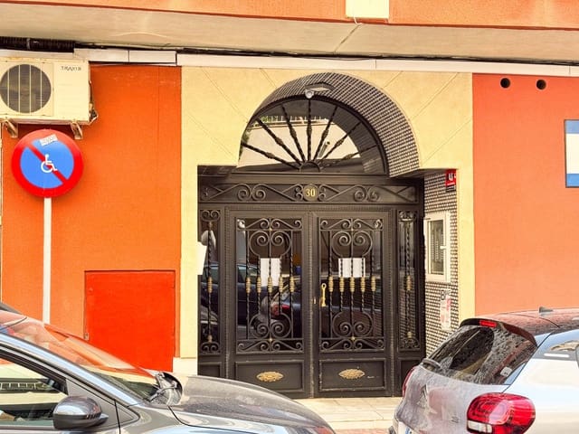 1 bedroom Apartment for sale in Avenida Habaneras - Curva de Palangre, Torrevieja with garage - € 110,000 (Ref: 9233168)