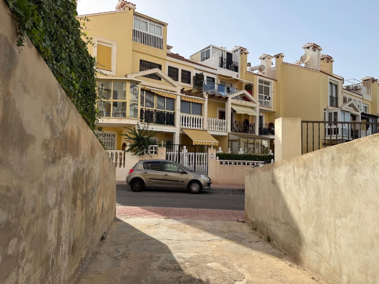 Garaż na sprzedaż w Torrevieja - 12 000 € (Ref: 9233172)