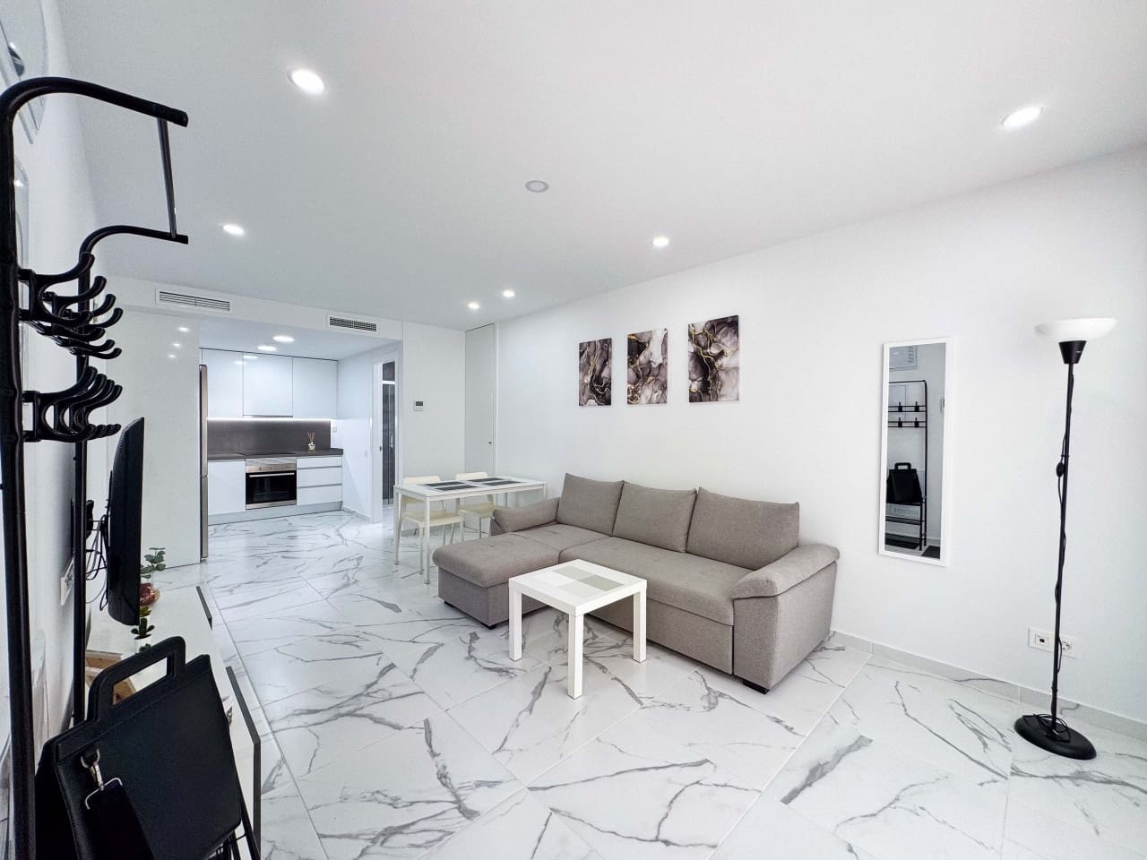 1 sovrum Lägenhet till salu i Torrevieja med pool - 174 900 € (Ref: 9233174)
