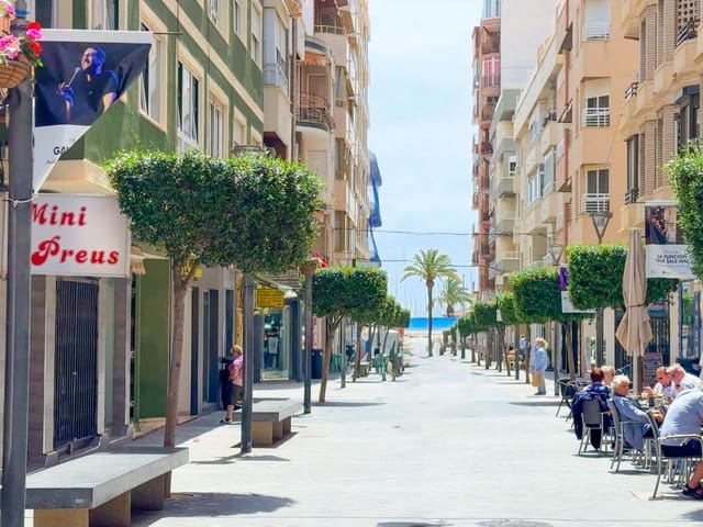 2 bedroom Apartment for sale in Playa del Acequión, Torrevieja - € 124,900 (Ref: 9233185)