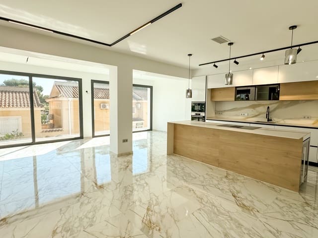 4 chambre Villa/Maison à vendre à Los Altos avec piscine garage - 995 000 € (Ref: 9233191)