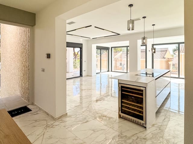 4 chambre Villa/Maison à vendre à Los Altos avec piscine garage - 995 000 € (Ref: 9233191)