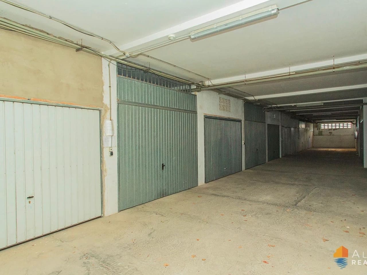 Garagem para venda em Torrevieja - 20 000 € (Ref: 9233208)