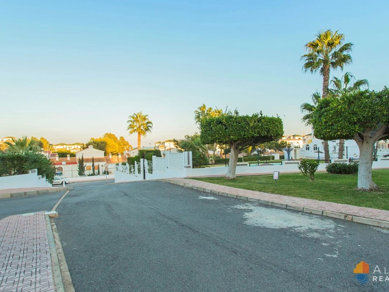 Garagem para venda em Torrevieja - 20 000 € (Ref: 9233208)
