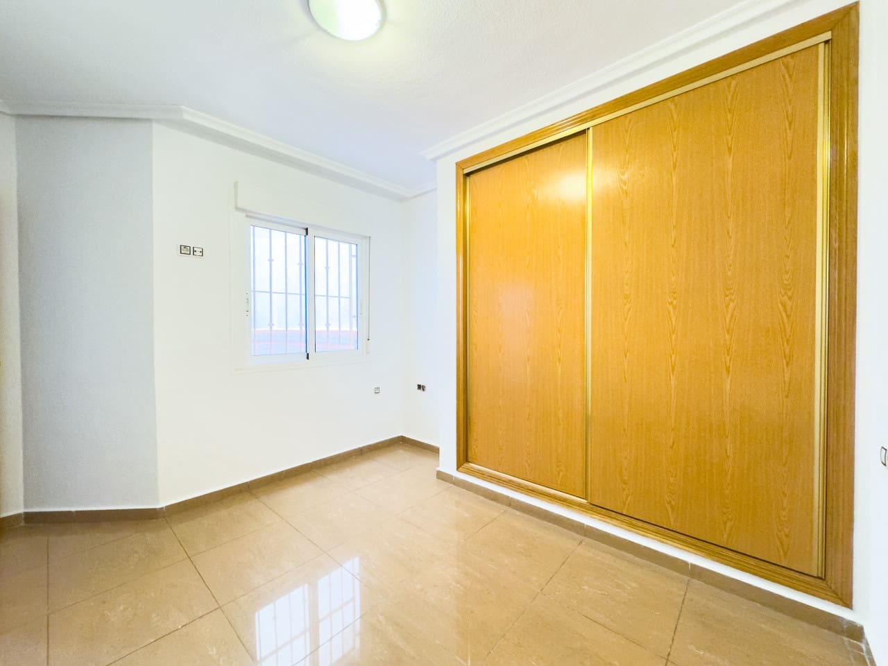 2 Zimmer Apartment zu verkaufen in Torrevieja mit Pool - 178.000 € (Ref: 9233209)