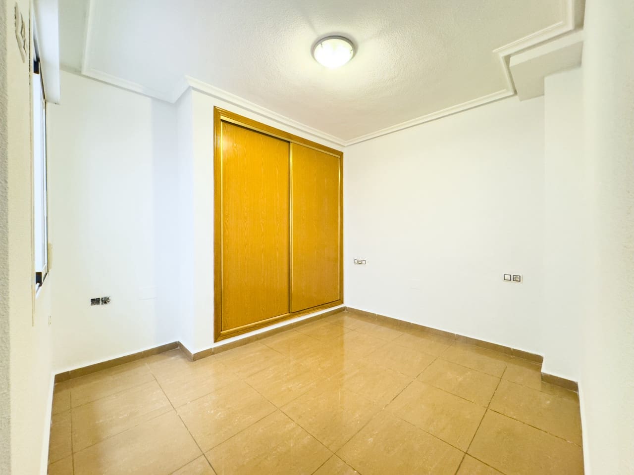 2 Zimmer Apartment zu verkaufen in Torrevieja mit Pool - 178.000 € (Ref: 9233209)