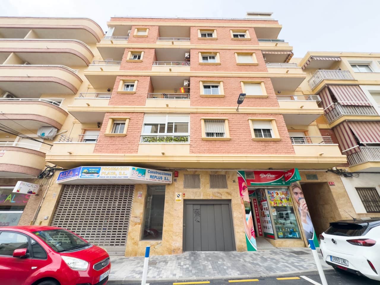 2 Zimmer Apartment zu verkaufen in Torrevieja mit Pool - 178.000 € (Ref: 9233209)