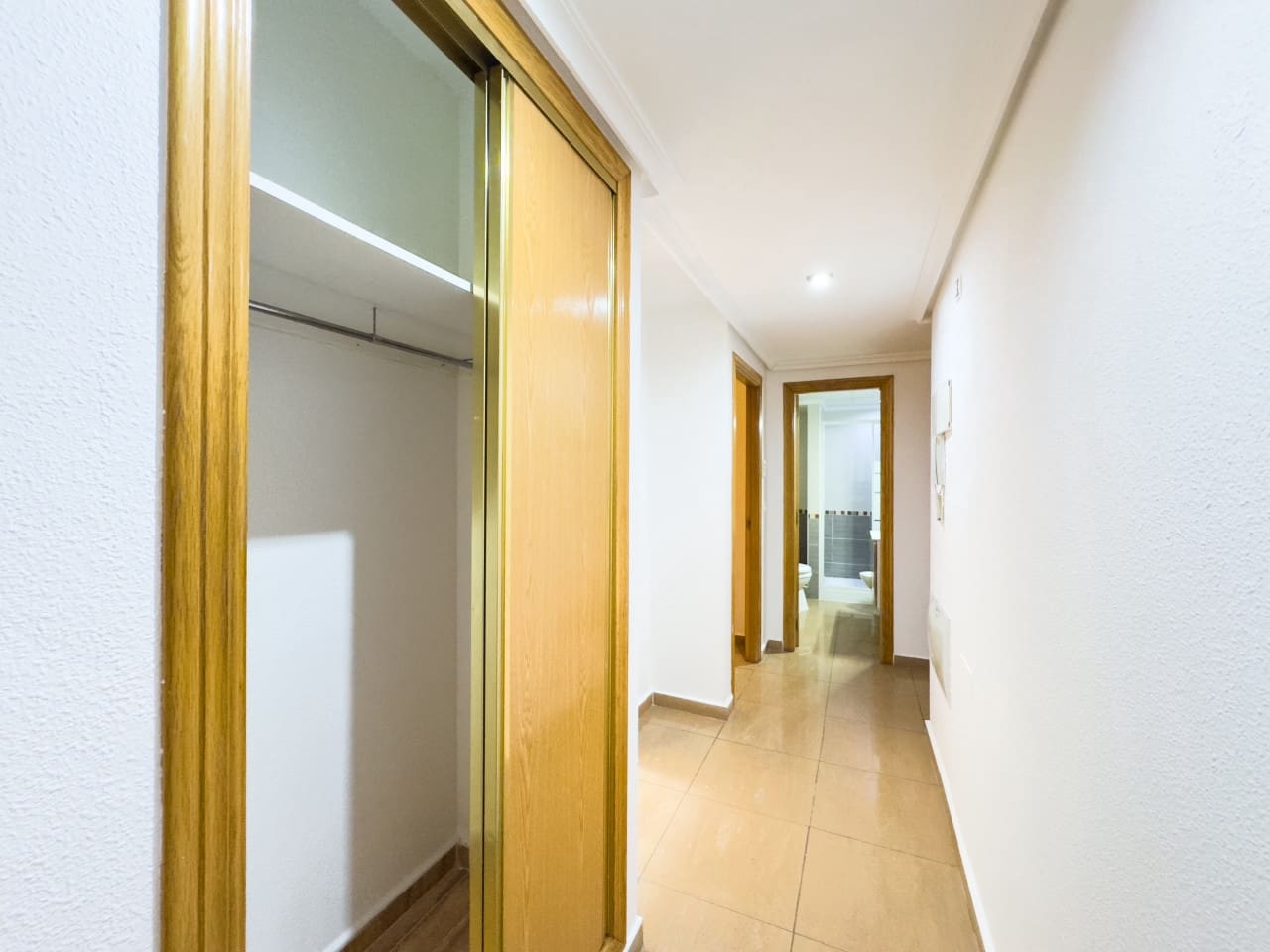 2 Zimmer Apartment zu verkaufen in Torrevieja mit Pool - 178.000 € (Ref: 9233209)