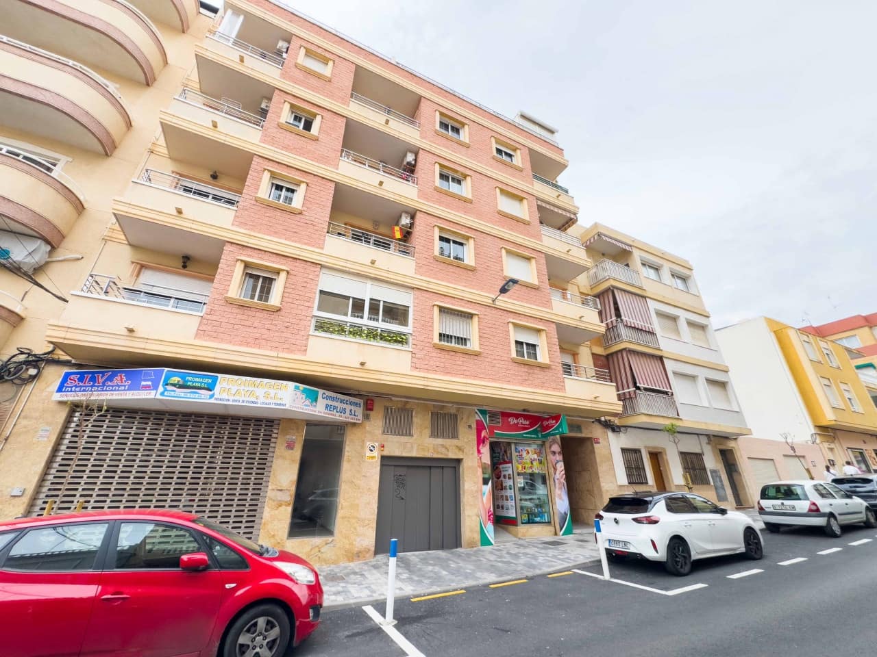2 Zimmer Apartment zu verkaufen in Torrevieja mit Pool - 178.000 € (Ref: 9233209)