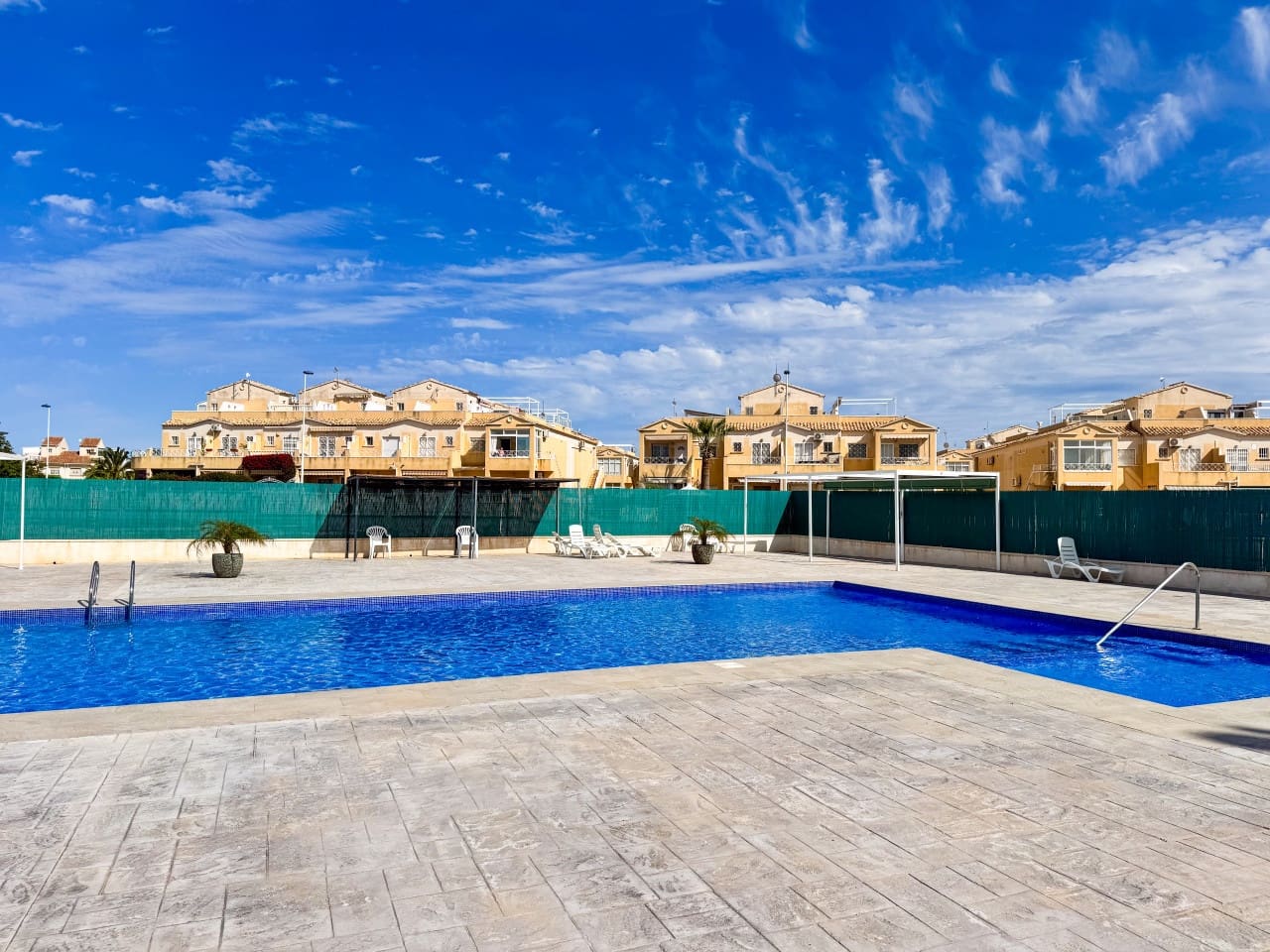 2 slaapkamer Villa te koop in Torrevieja met zwembad - € 135.000 (Ref: 9233210)