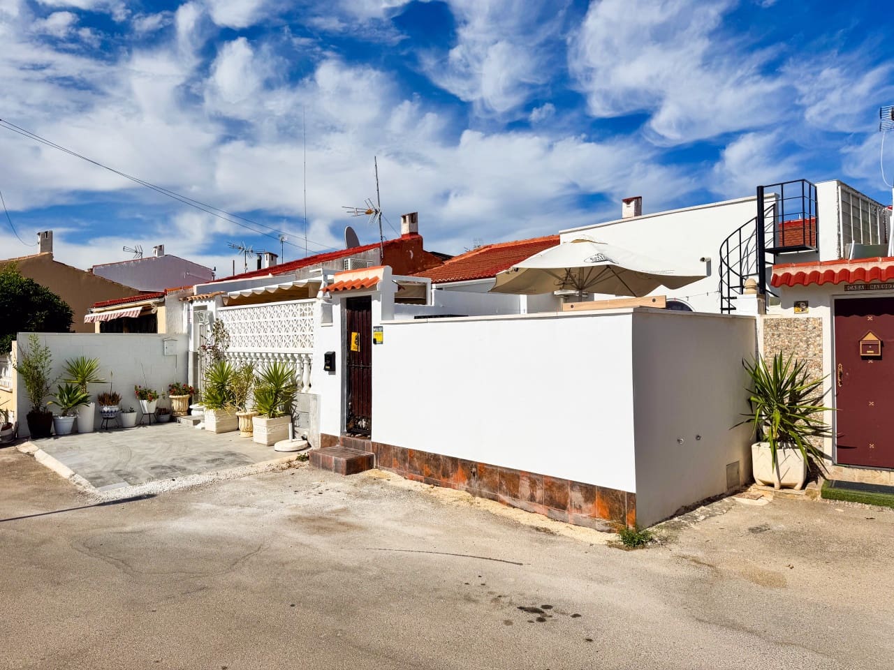 2 slaapkamer Villa te koop in Torrevieja met zwembad - € 135.000 (Ref: 9233210)