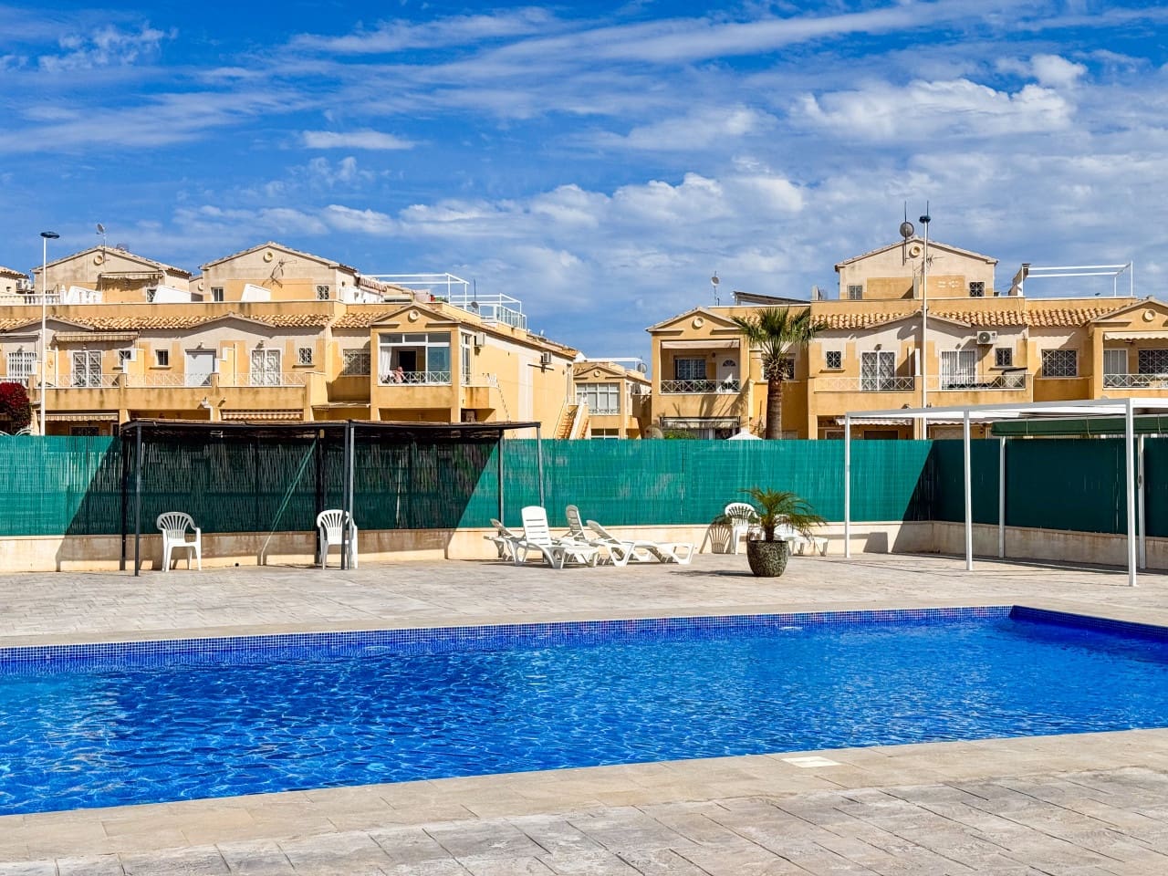 2 slaapkamer Villa te koop in Torrevieja met zwembad - € 135.000 (Ref: 9233210)