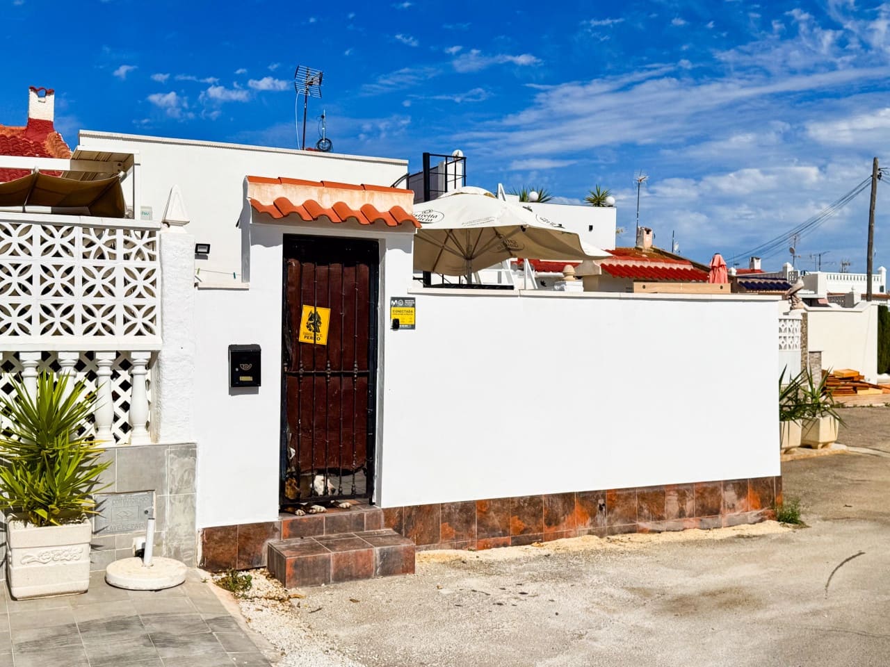 2 slaapkamer Villa te koop in Torrevieja met zwembad - € 135.000 (Ref: 9233210)