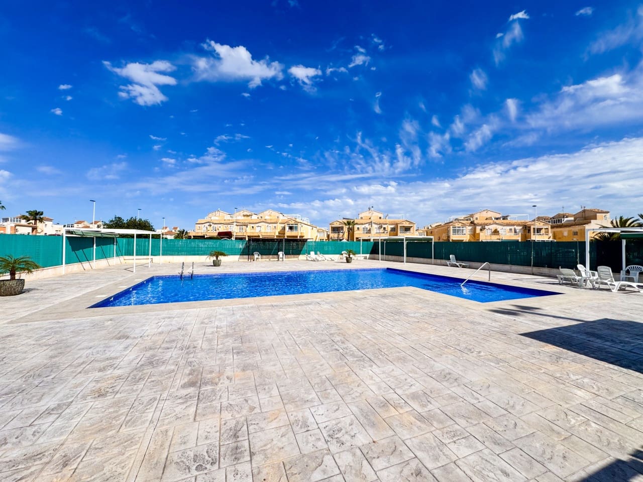 2 slaapkamer Villa te koop in Torrevieja met zwembad - € 135.000 (Ref: 9233210)