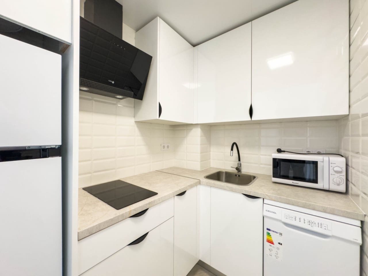 2 bedroom Apartment for sale in Torrevieja with pool - € 179,900 (Ref: 9233411)