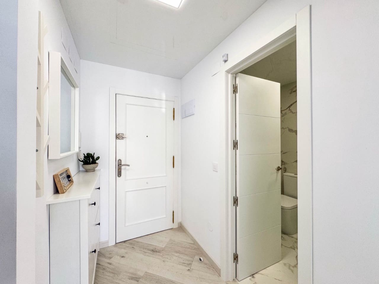 2 bedroom Apartment for sale in Torrevieja with pool - € 179,900 (Ref: 9233411)