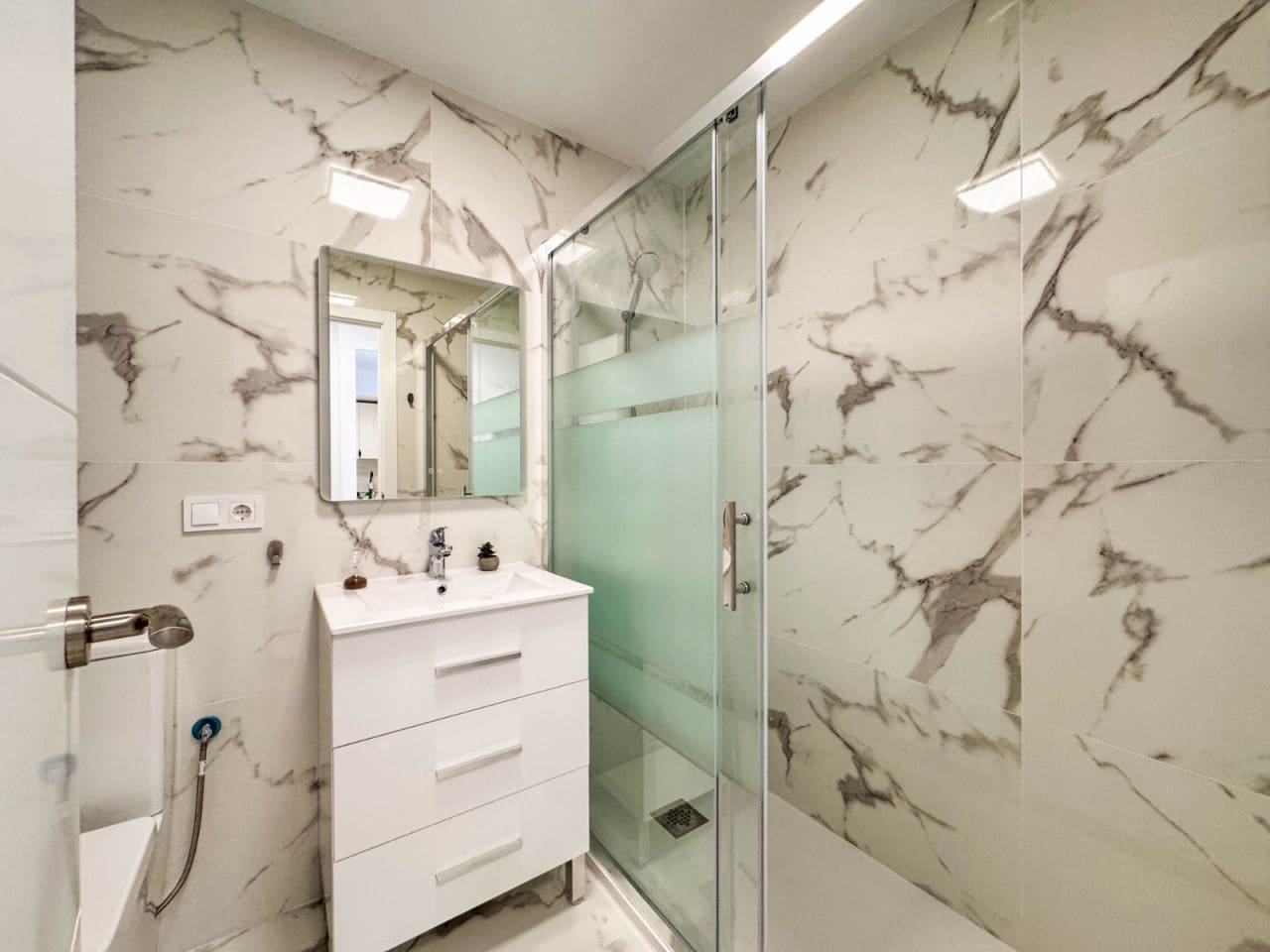 2 bedroom Apartment for sale in Torrevieja with pool - € 179,900 (Ref: 9233411)