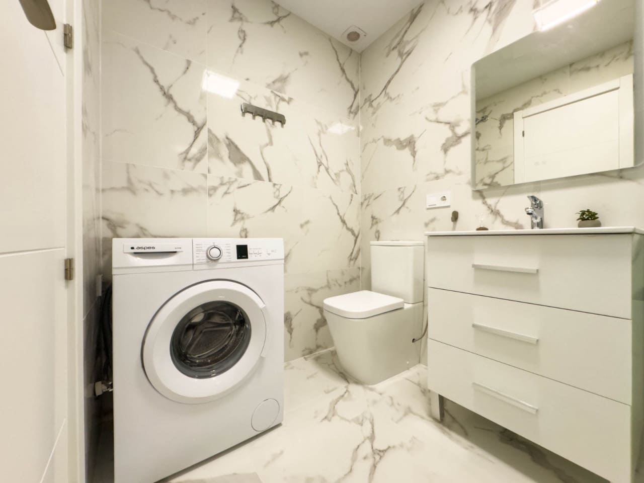 2 bedroom Apartment for sale in Torrevieja with pool - € 179,900 (Ref: 9233411)