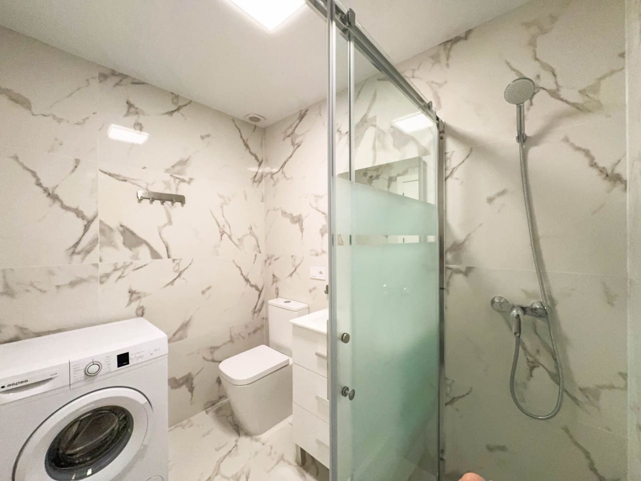 2 bedroom Apartment for sale in Torrevieja with pool - € 179,900 (Ref: 9233411)