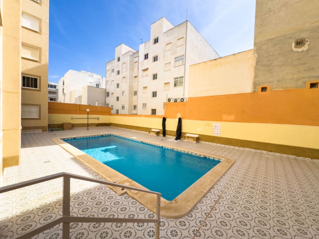 2 bedroom Apartment for sale in Torrevieja with pool - € 179,900 (Ref: 9233411)