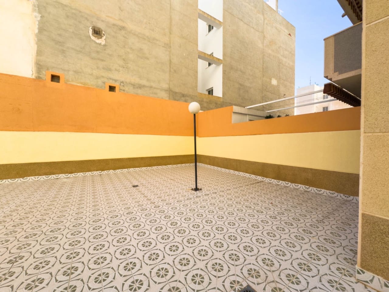 2 bedroom Apartment for sale in Torrevieja with pool - € 179,900 (Ref: 9233411)