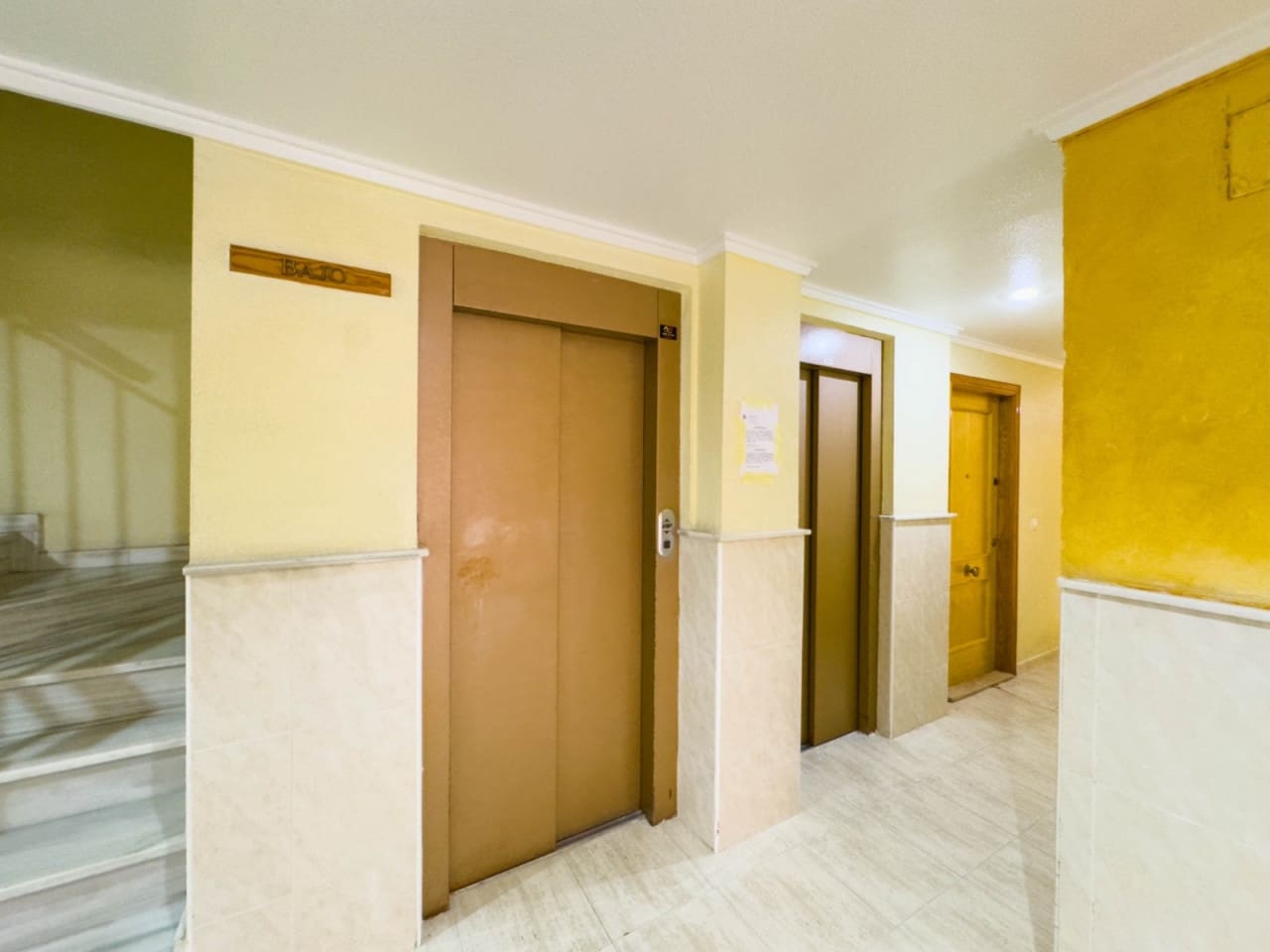 2 bedroom Apartment for sale in Torrevieja with pool - € 179,900 (Ref: 9233411)