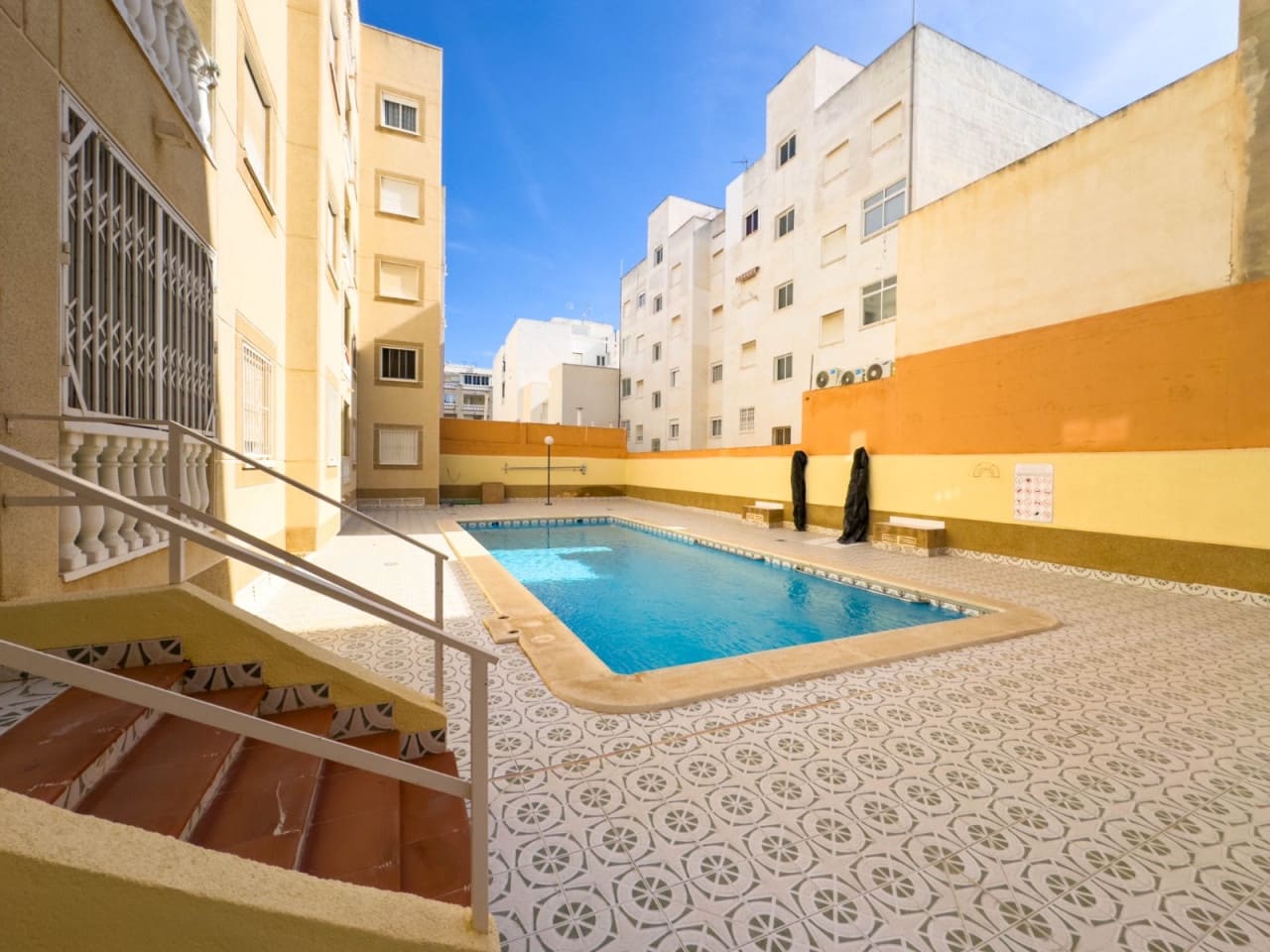 2 bedroom Apartment for sale in Torrevieja with pool - € 179,900 (Ref: 9233411)