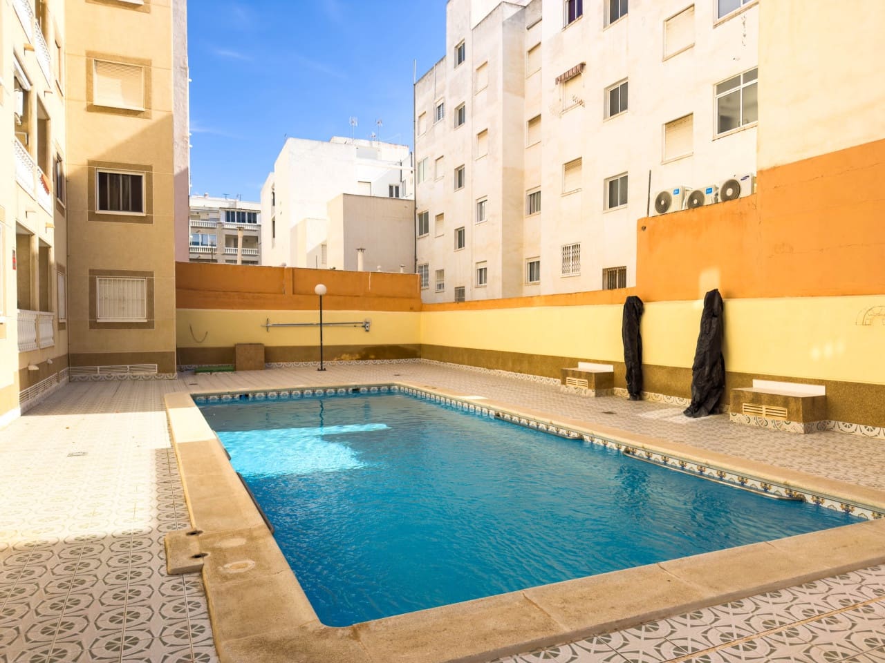 2 bedroom Apartment for sale in Torrevieja with pool - € 179,900 (Ref: 9233411)