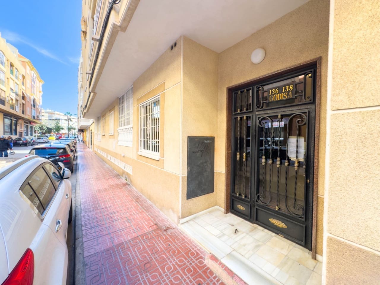 2 bedroom Apartment for sale in Torrevieja with pool - € 179,900 (Ref: 9233411)