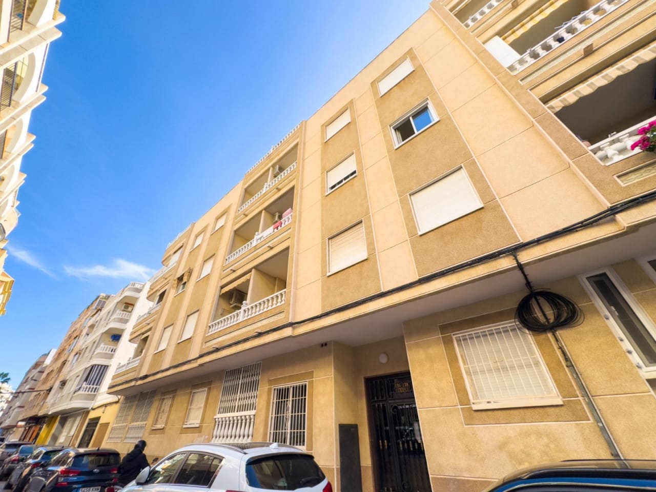 2 bedroom Apartment for sale in Torrevieja with pool - € 179,900 (Ref: 9233411)