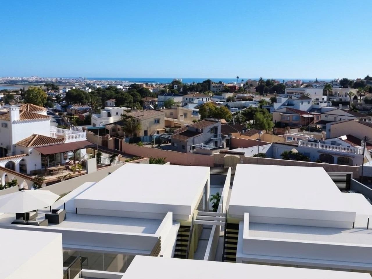 3 Zimmer Villa zu verkaufen in Los Balcones mit Pool Garage - 700.000 € (Ref: 9233457)