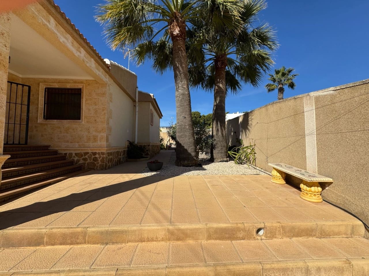 Villa te koop in Torrevieja met zwembad garage - € 456.000 (Ref: 9233470)