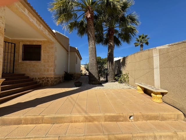 Villa te koop in Los Balcones - Los Altos, Torrevieja met zwembad garage - € 456.000 (Ref: 9233470)