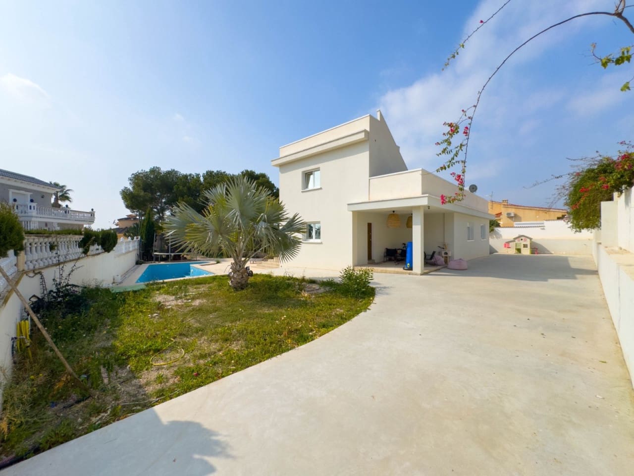 4 slaapkamer Villa te koop in Dona Pepa met zwembad - € 549.000 (Ref: 9233475)