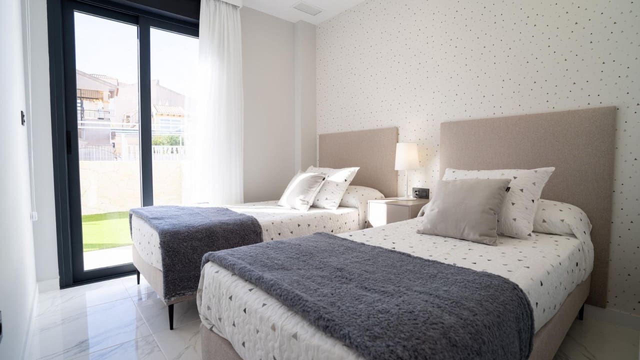 3 Zimmer Villa zu verkaufen in Pilar de la Horadada mit Pool - 340.000 € (Ref: 9233503)