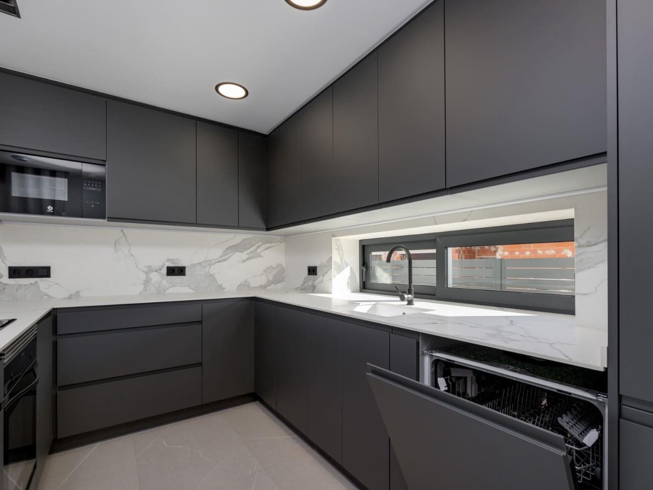 3 chambre Villa/Maison à vendre à Torrevieja avec piscine garage - 595 000 € (Ref: 9233509)