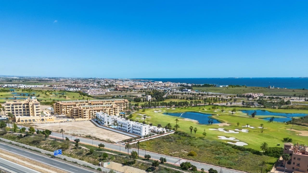 2 bedroom Apartment for sale in Los Alcazares with pool - € 299,000 (Ref: 9233521)