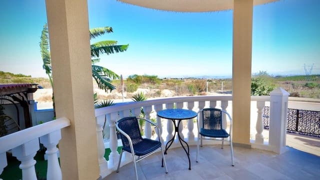 4 chambre Villa/Maison à vendre à San Miguel de Salinas avec piscine - 320 000 € (Ref: 9233523)