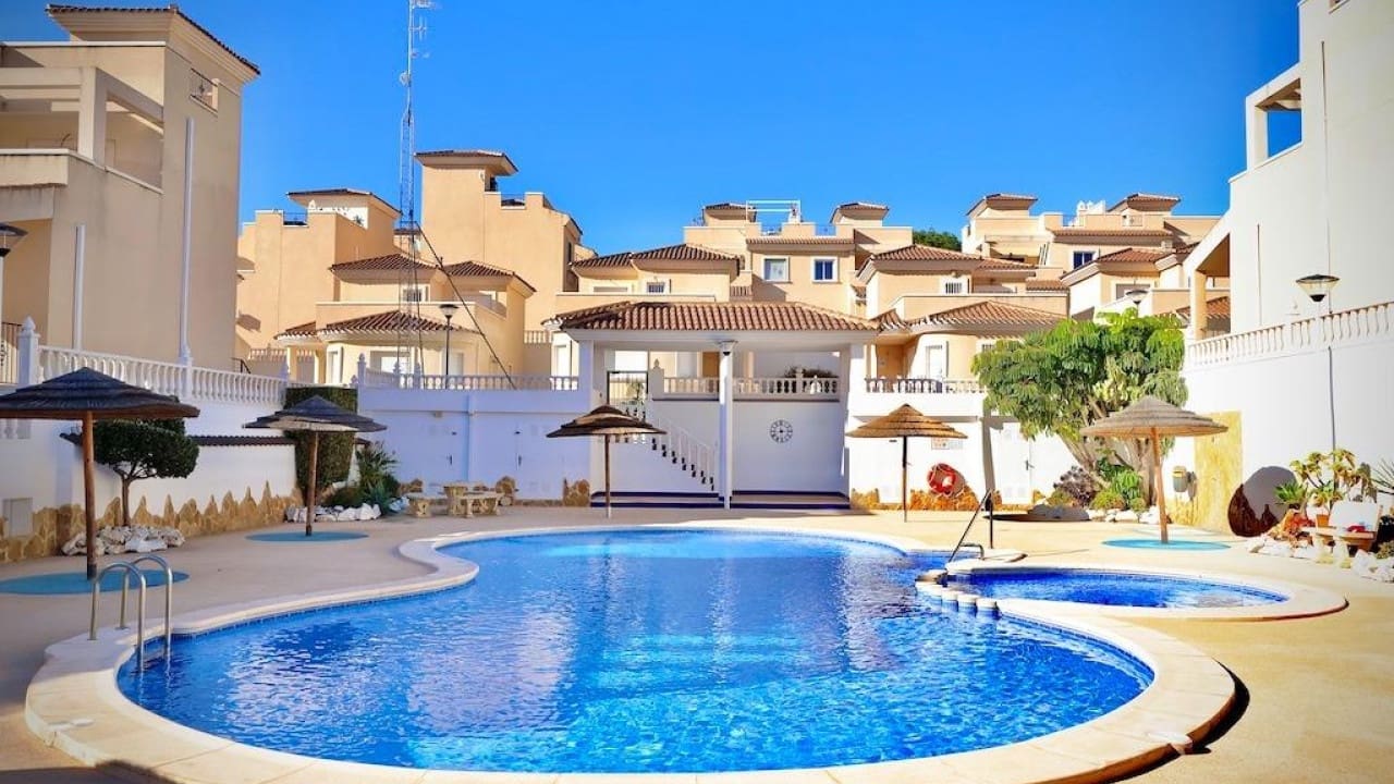 4 slaapkamer Villa te koop in San Miguel de Salinas met zwembad - € 320.000 (Ref: 9233523)